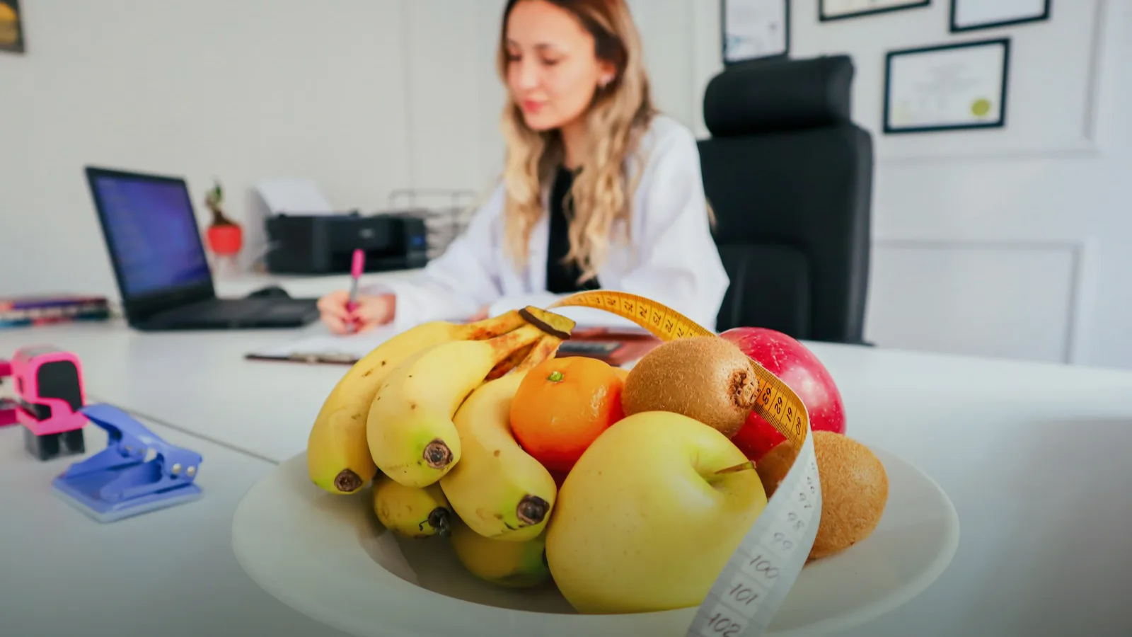 Página profissional de nutricionista aberta no celular, com botão de agendar